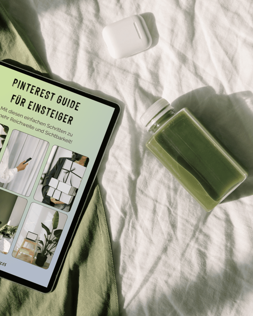 Pinterest Guide für Einsteiger, geöffnet auf dem Tablet. Der Guide erklärt, wie man mit 7 einfachen Schritten durch strategisches Pinterest Marketing mehr Reichweite und Sichtbarkeit gewinnen kann.